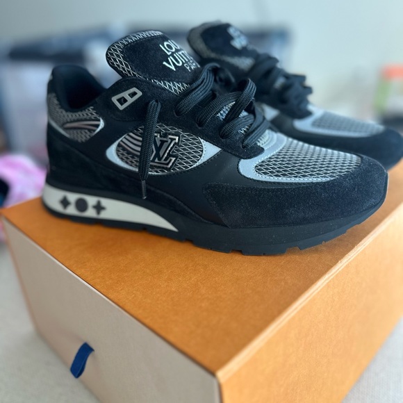 Louis Vuitton Runaway Sneaker - Picture 3 of 4